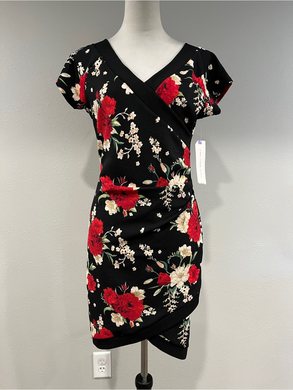 Almost Famous Black‎ Floral fake Wrap-Style short sleeves mini Dress